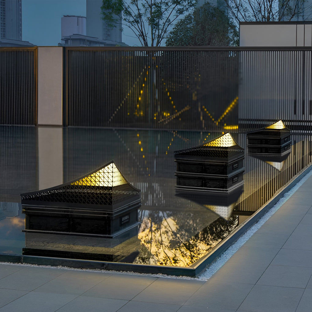 Industrial Solar Garden Light with Mesh Design