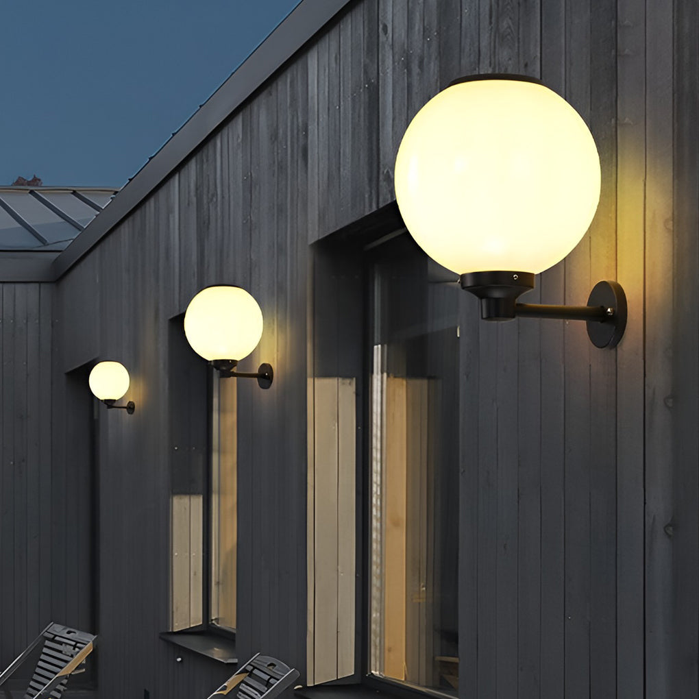Round Solar LED Outdoor Wall Light with Three-Step Dimming