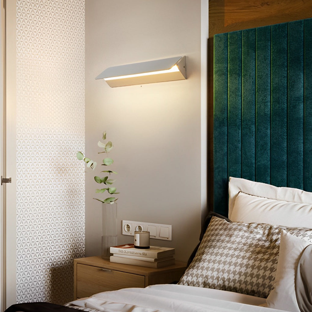 Adjustable Rectangular LED Wall Lamp with 270° Rotation - White