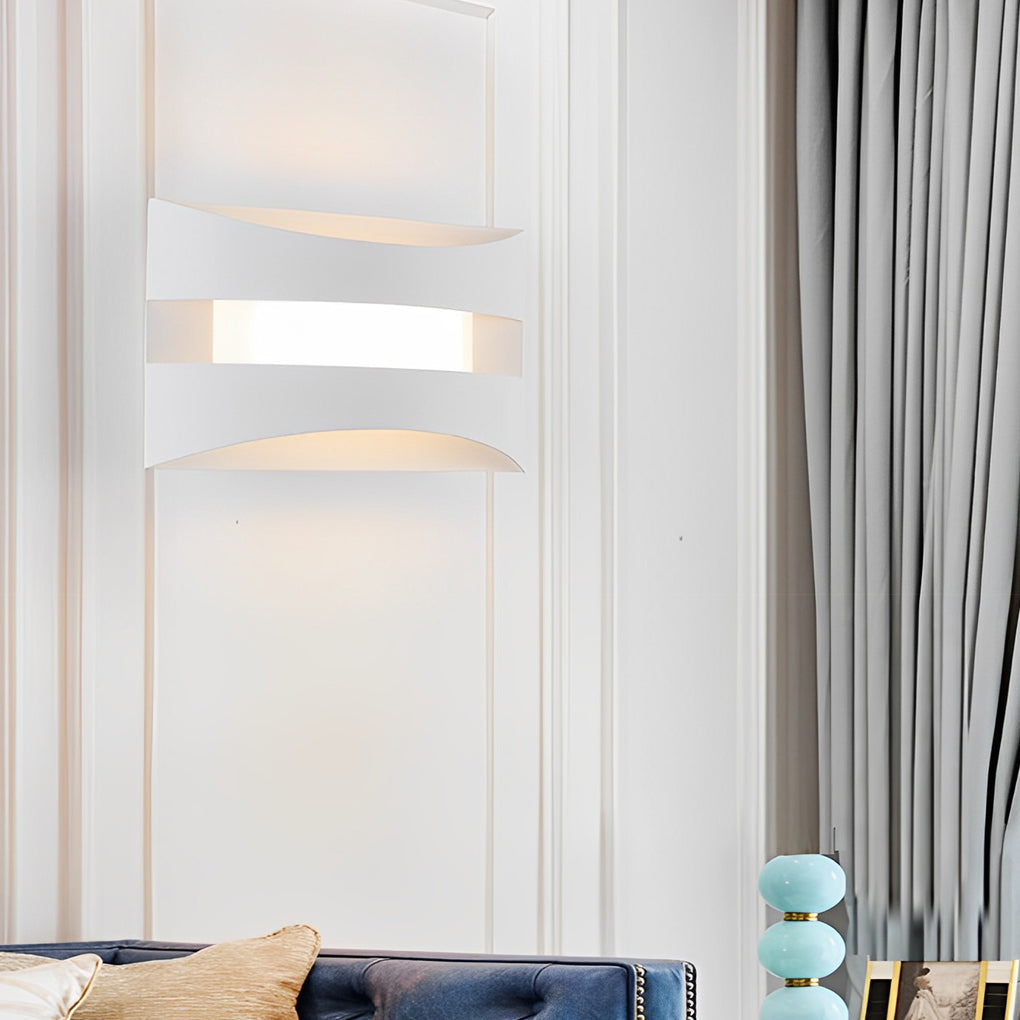 Minimalist LED Wall Sconce – Iron & Acrylic Nordic Design