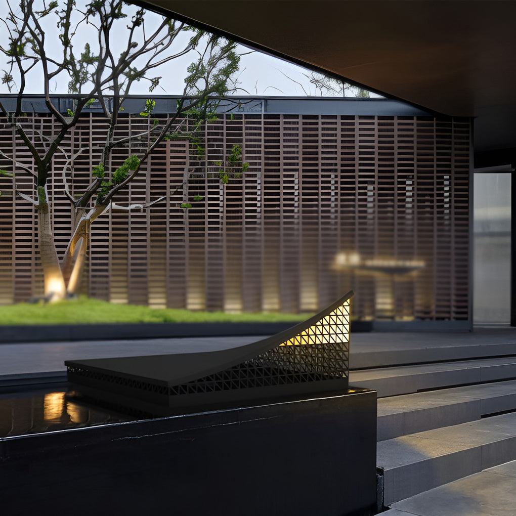 Industrial Solar Garden Light with Mesh Design