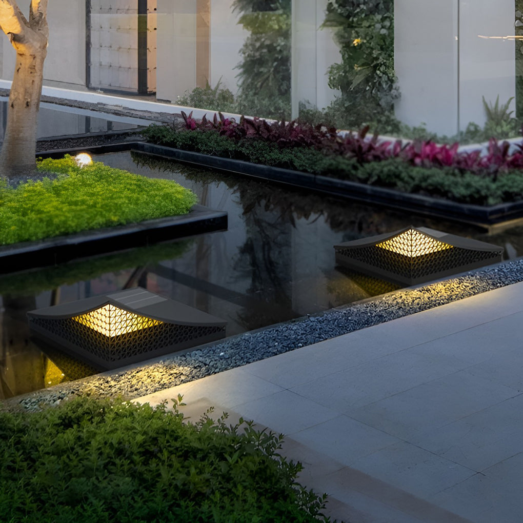 Industrial Solar Garden Light with Mesh Design