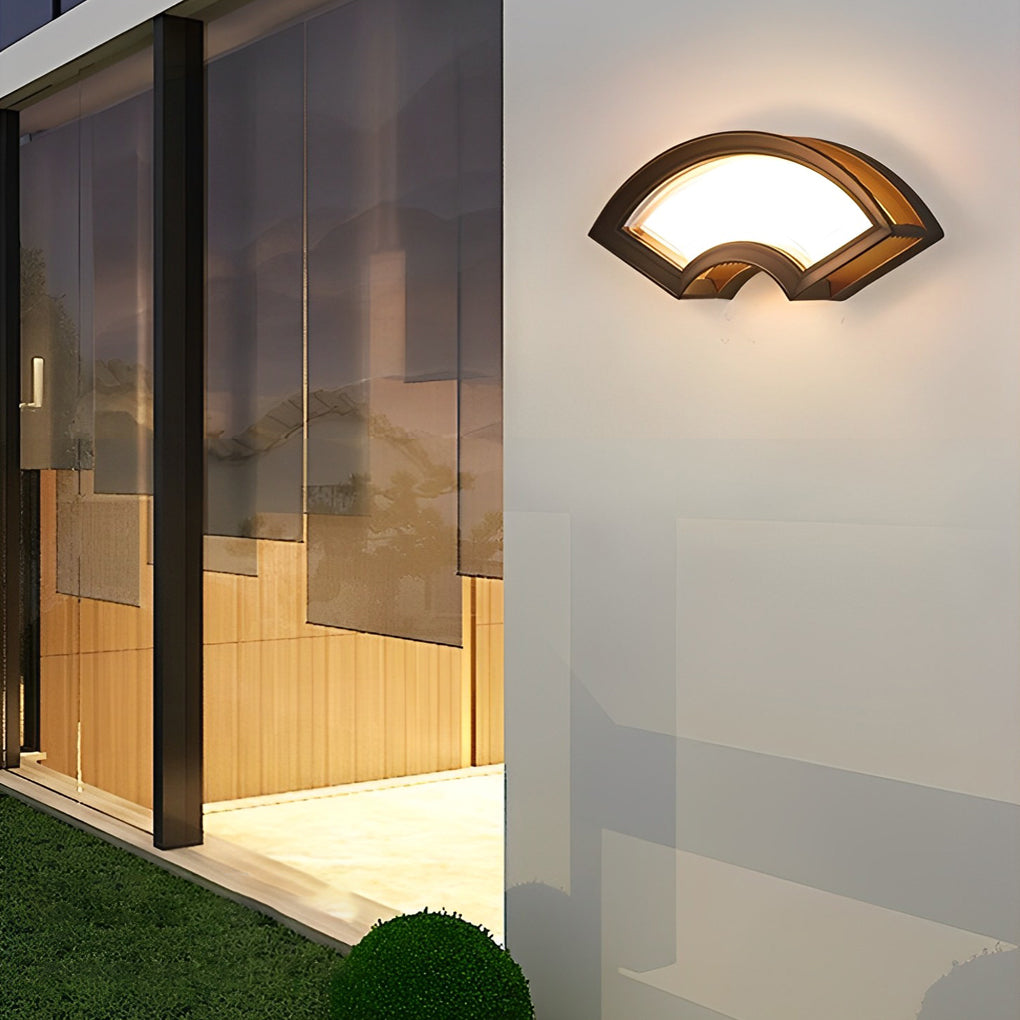 Modern Waterproof Aluminum Outdoor Wall Light with PC Shade
