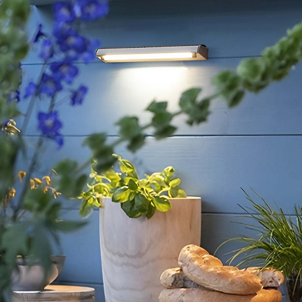 Adjustable Solar LED Wall Light with Rotating Head - Aluminum