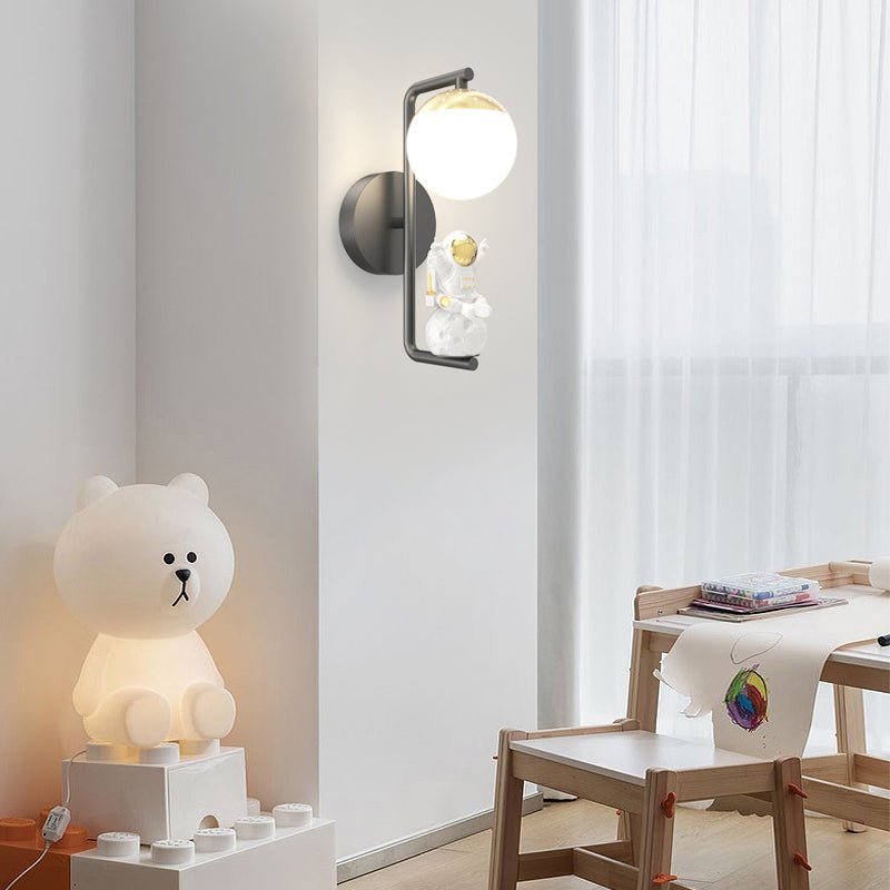 Modern Astronaut LED Wall Light with 3-Step Dimming