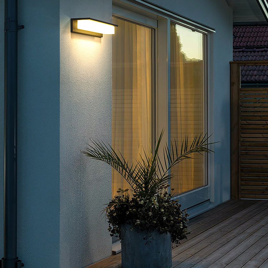 Modern Linear LED Outdoor Wall Light - Stainless Steel Waterproof
