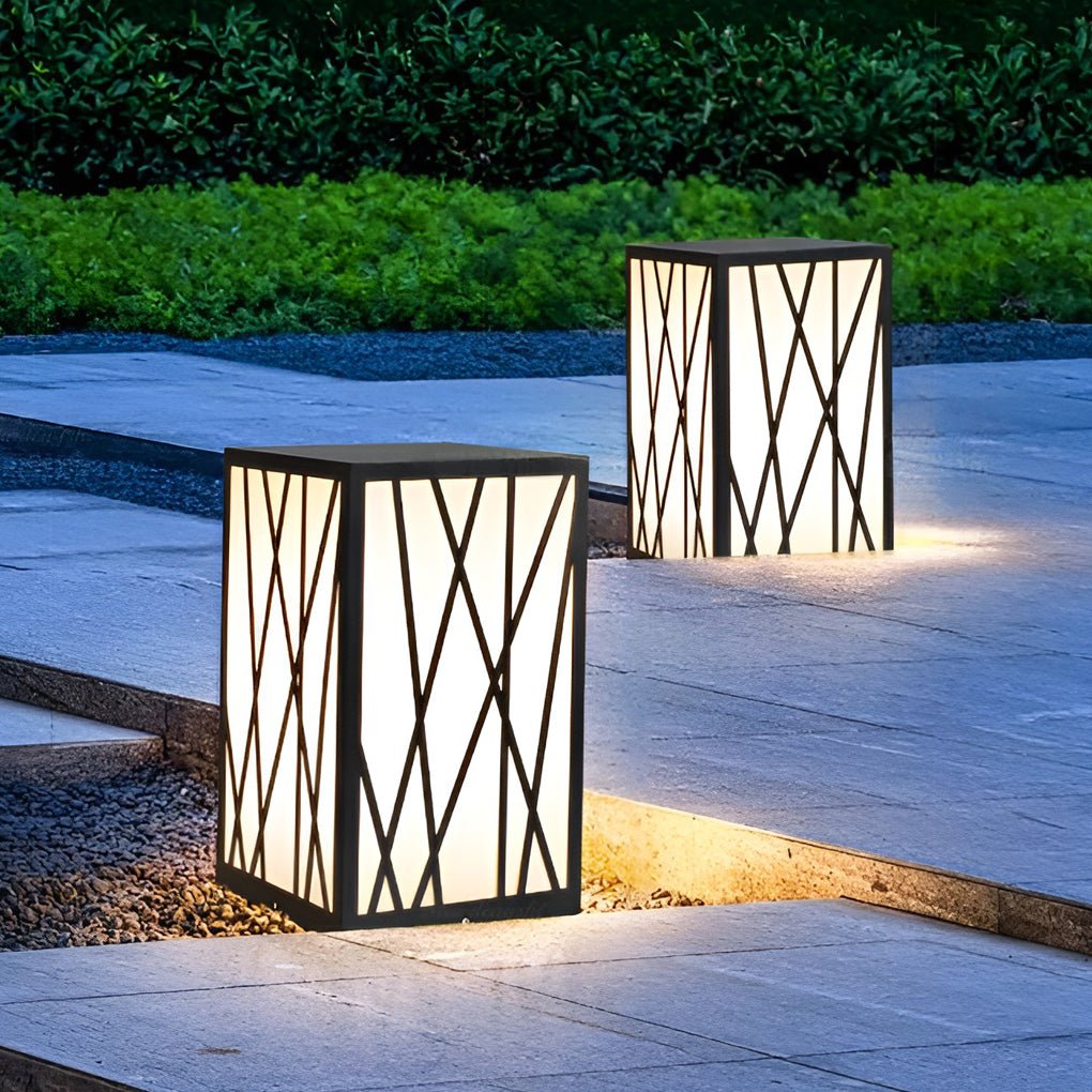 Square Solar LED Bollard Light Modern Linear Pattern 20W Black