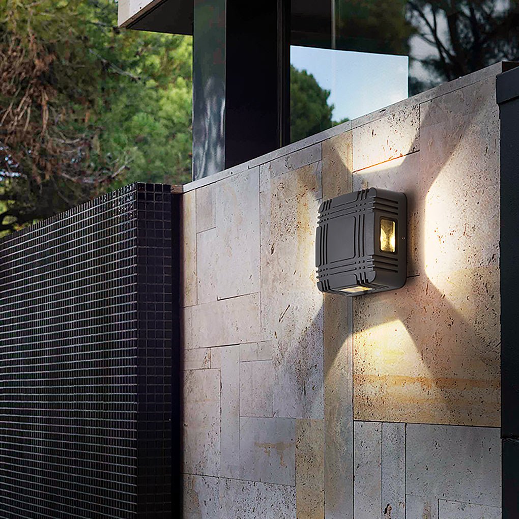 Modern Outdoor LED Wall Light – Waterproof Aluminum Finish